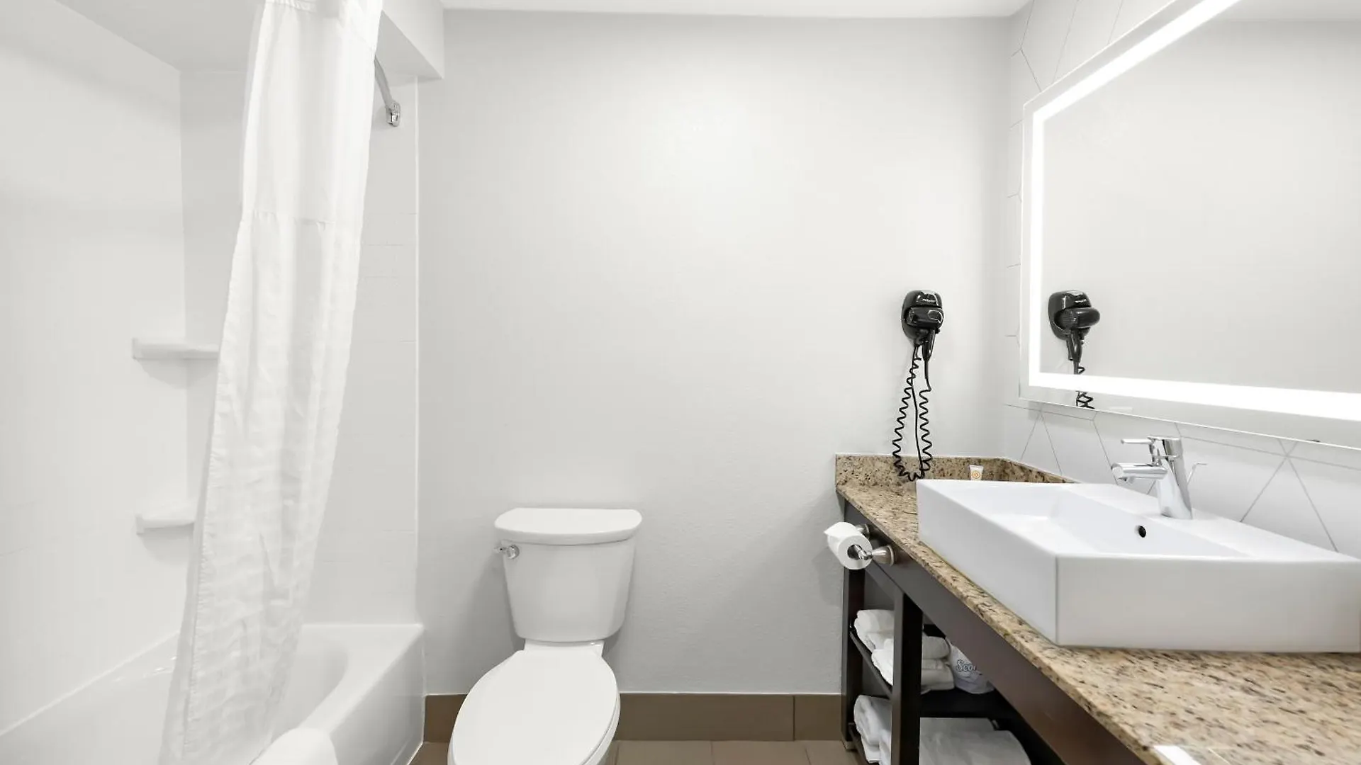 *** Hotel Comfort Suites Columbus United States
