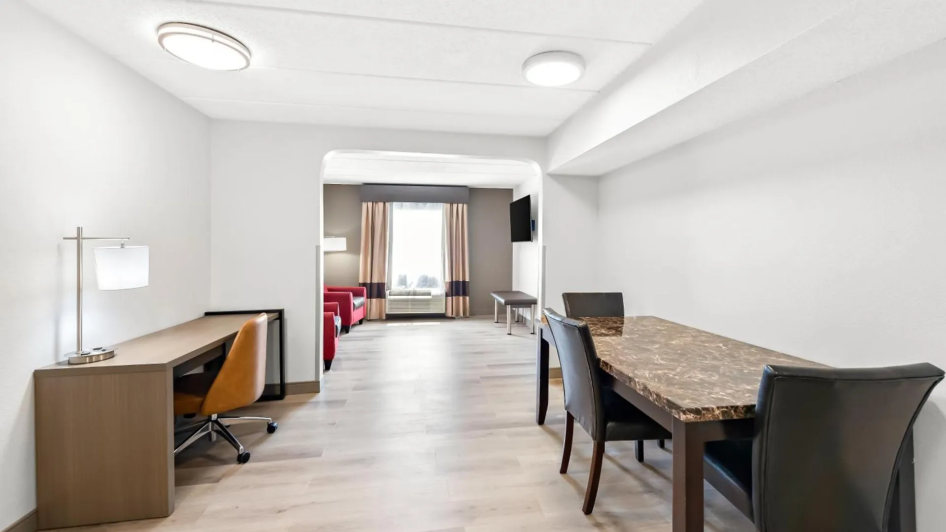 Comfort Suites Columbus Hotel