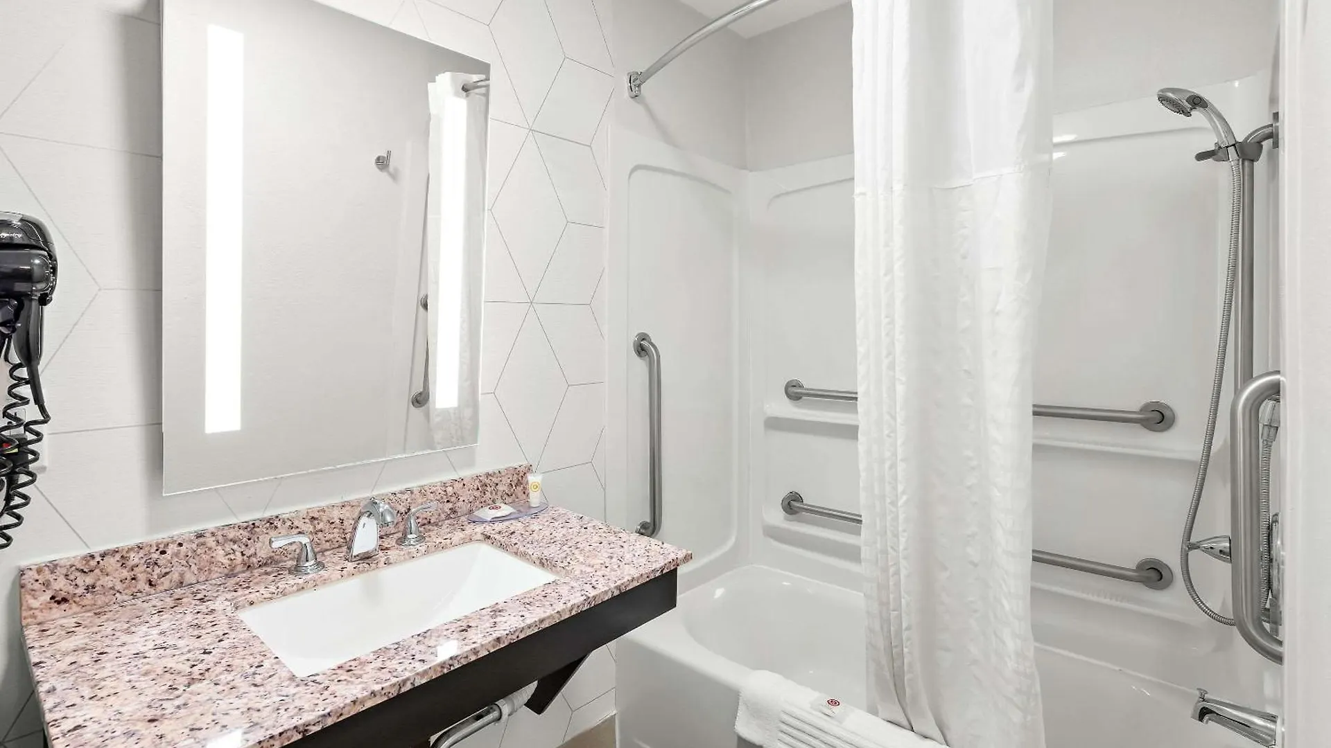 Comfort Suites Columbus Hotel
